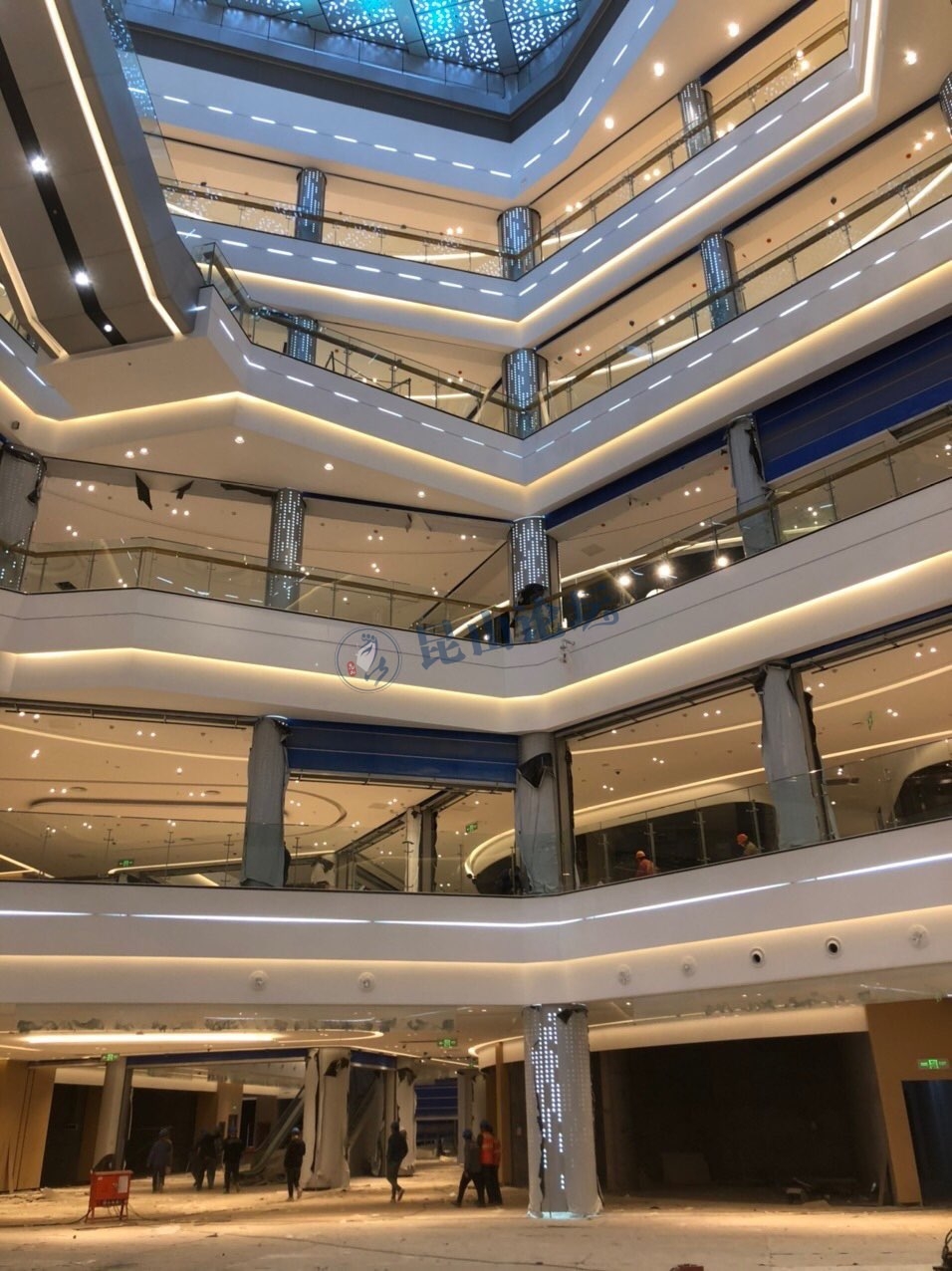 昆山城南地标天虹购物中心内部装修实拍,预计今年10月