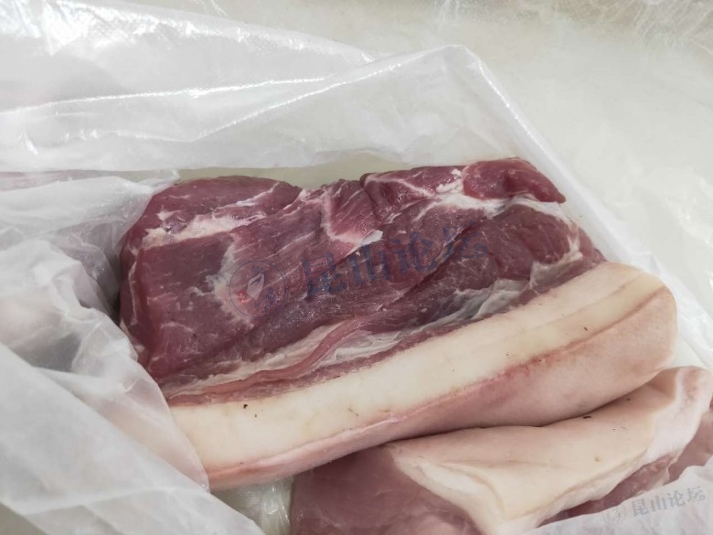 昆山柏庐批发市场买到臭猪肉市场工作人员不作为包庇商家