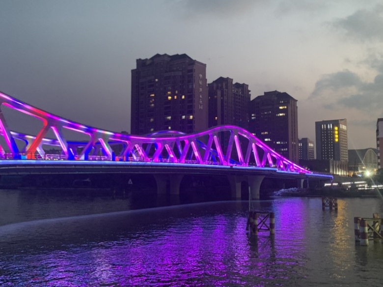 昆山金浦大桥飞架互连城中城区,夜景美仑美奂