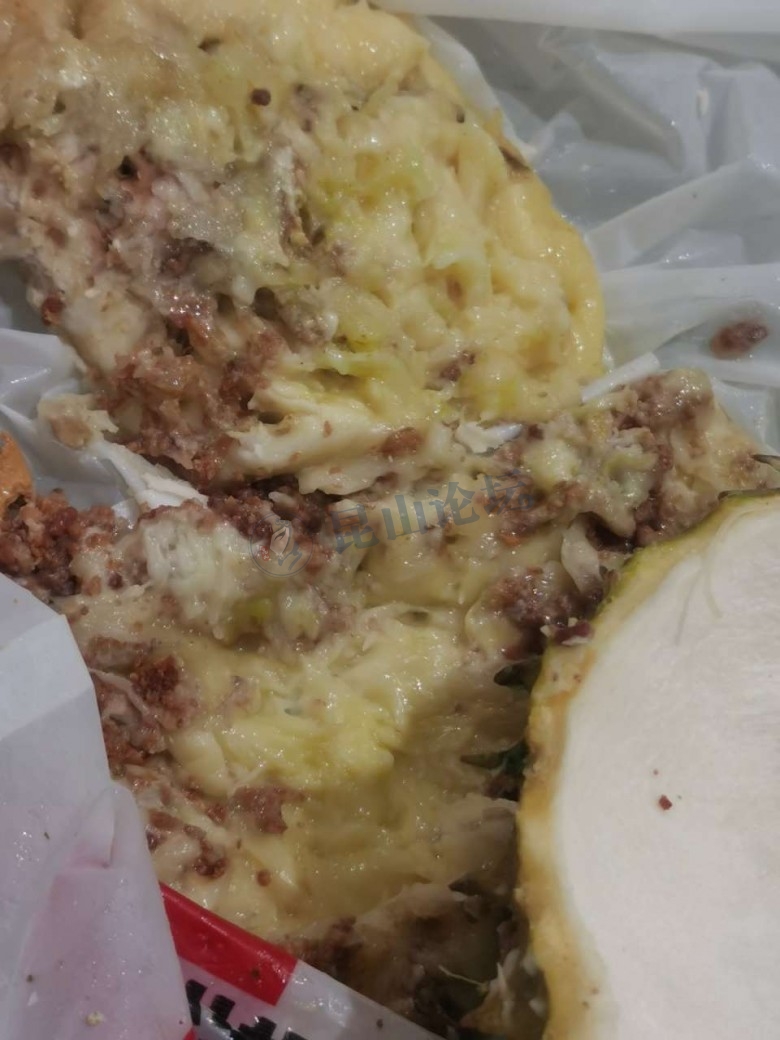 太恶心昆山万达永辉超市买的榴莲果肉里有蛆虫在爬