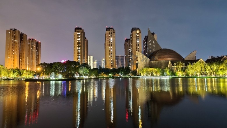 打卡崑山中華園路柏廬公園改造後的夜景真不錯