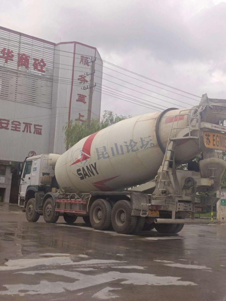 昆山盛华混凝土公司大方量搅拌车仍然在正常上路,执法部门不管吗